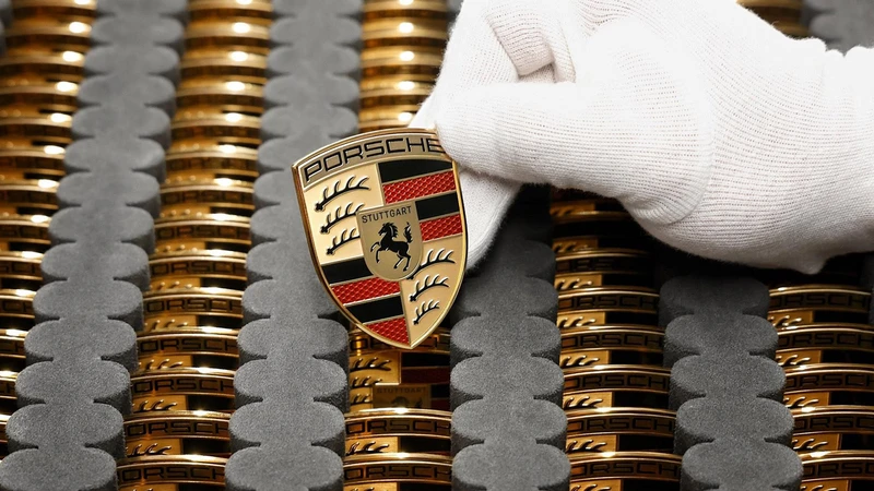 Porsche acomoda su plan y volverá a introducir modelos a combustión