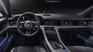 Porsche Taycan tiene un sofisticado interior con 4 pantallas