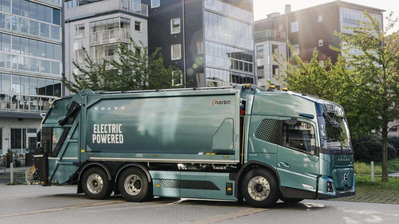 Camión Volvo 100% eléctrico recolector de basura es tan tecnológico como capaz