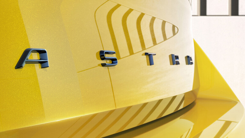 Opel Astra Hatchback 2022, un viejo conocido del segmento deja ver algunos avances