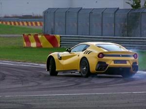 Ferrari F12tdf en acción 