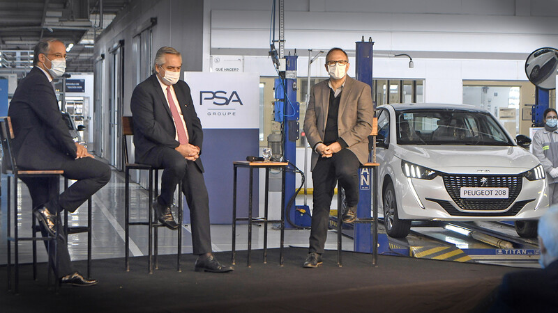 Peugeot Argentina recibió al presidente Alberto Fernandez en su fábrica