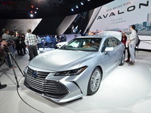 Toyota presenta la nueva generación del Avalon, un sedán de lujo