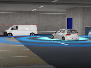 Volkswagen V-Charge, un sistema que automatiza la recarga de los autos eléctricos