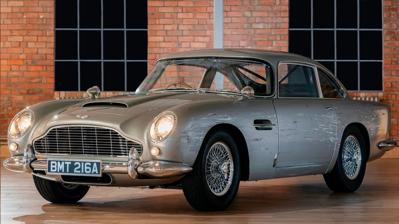 Autos de Aston Martin, Land Rover y Jaguar que participaron en el último film de Bond se subastarán