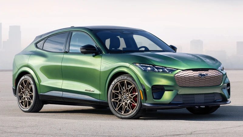 Ford llama a revisión a 300 mil Mustang Mach-E por riesgo de que los ocupantes queden atrapados