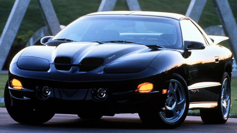 Es Automóvil: Una idea muy loca para General Motors ¡revivir Pontiac!