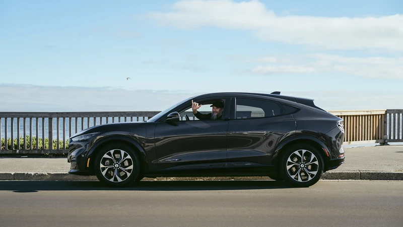 No, las baterías de un EV no duran 3 años y menos de 50,000 km. Este Ford lleva más de 400,000 km