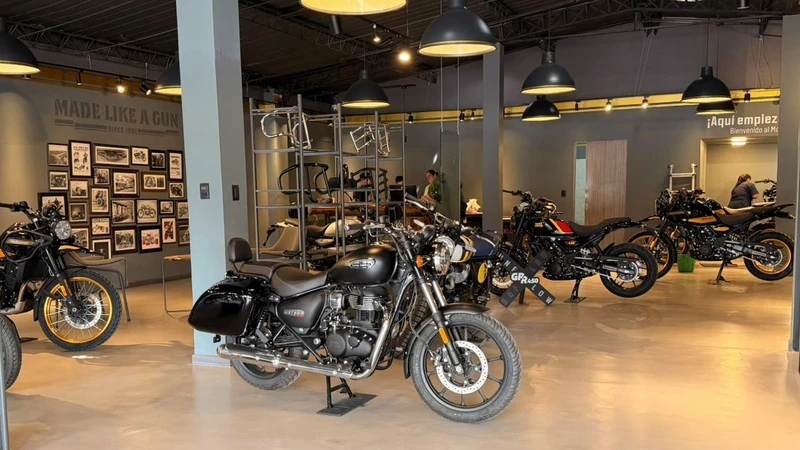 Royal Enfield reinaugura su tienda en Normandía y amplía su servicio en Colombia