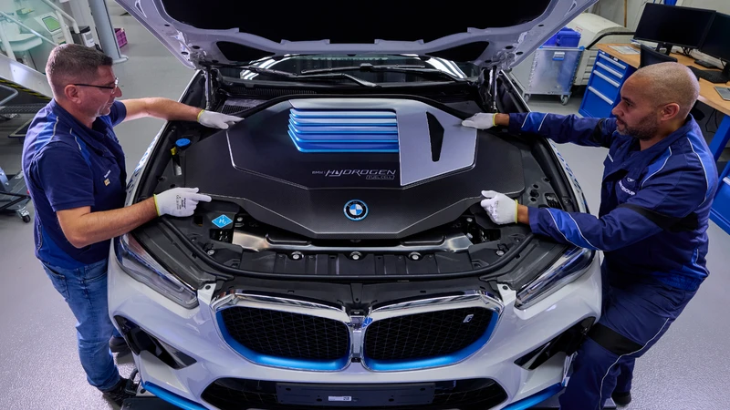 BMW ya produce su X5 movido por hidrógeno
