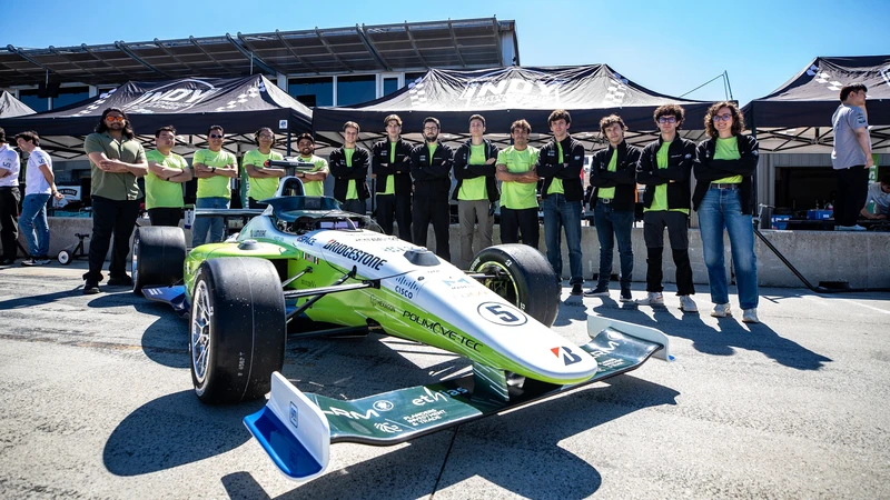 Estudiantes mexicanos participan en el Indy Autonomous Challenge y ganan podio