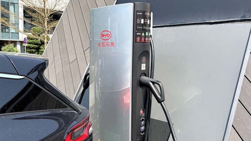 Denza, de BYD, estrenará en Europa la tecnología Flash Charging: 400 km en 5 minutos