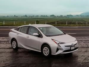 Toyota llama a revisión a más de 2 millones de Prius