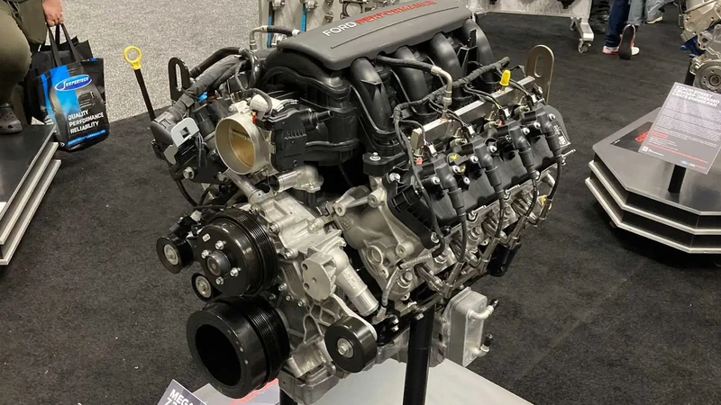 ¿A qué auto le pondrías este motor Ford Megazilla V8 de 615 Hp?