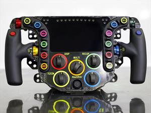 ¿Para qué sirven los botones de un volante de auto de carreras?