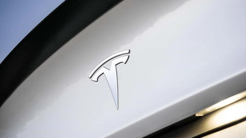Elon Musk anuncia que el Tesla Model 2 estará listo para el 2025