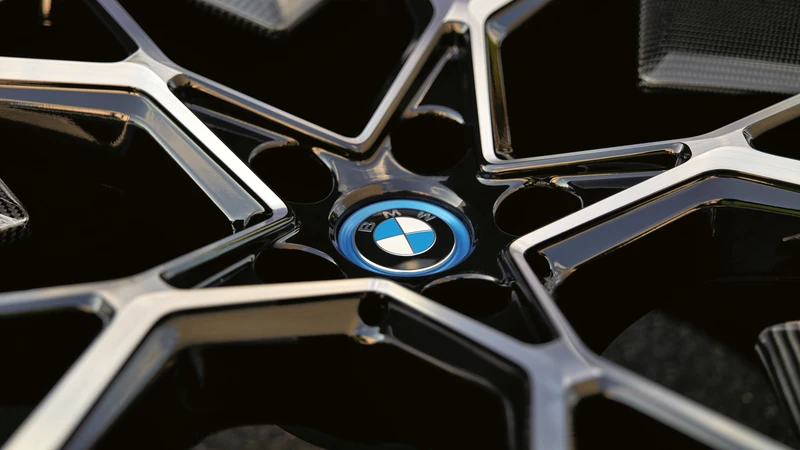 BMW comenzará a fabricar ruedas de alumino de manera más sustentable