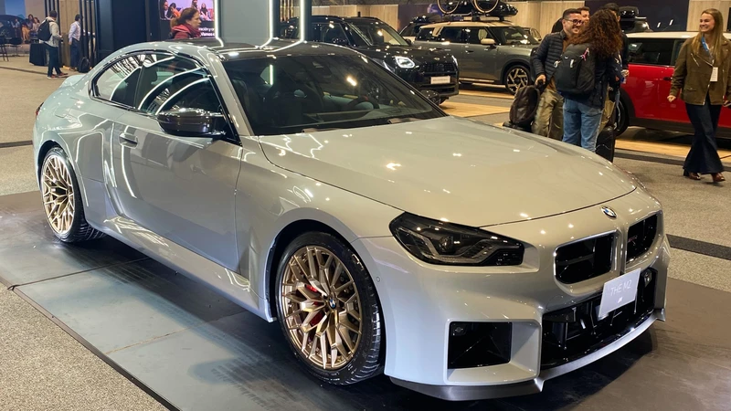 SIA 2025 – BMW iX xDrive45 M Sport y BMW M2 CS Coupé 2026, electrificación y deportividad