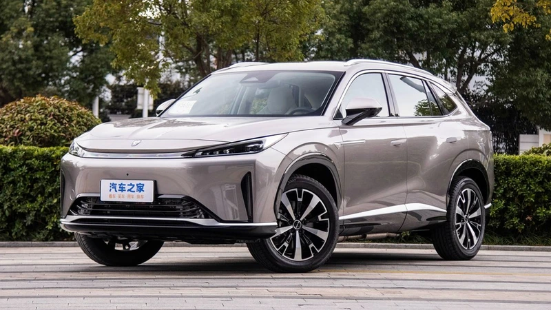 Roewe D5X DMH, la tercera generación de la variante híbrida del MG RX5 se entrena en China