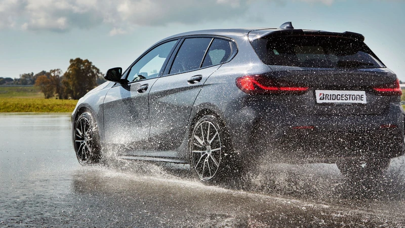 Todo lo que debes saber sobre el Aquaplaning