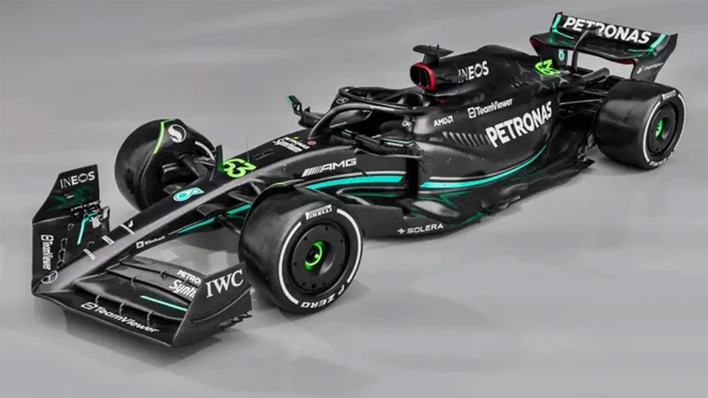 F1 2023: el Mercedes W14 vuelve al decorado negro en esta temporada