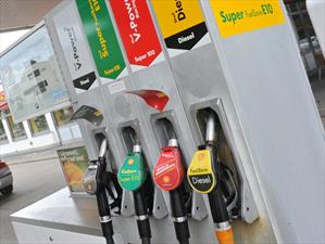 Los precios bajos de los combustibles podrían ahorrar miles millones de dólares a Estadounidenses