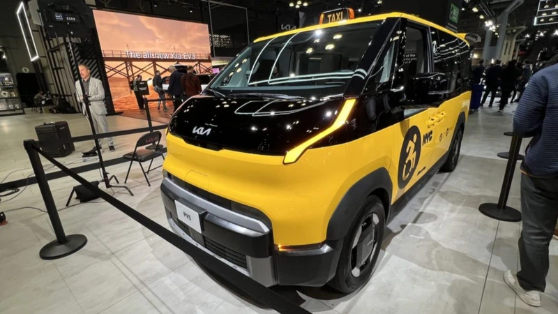Nueva York 2026: KIA muestra un PV5 como taxi neoyorkino para discapacitados