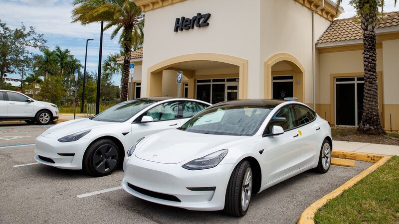 Hertz aumentará su flota eléctrica comprando 100.000 Tesla