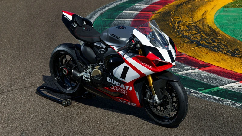 Ducati Panigale V2 Superquadro Final Edition, un homenaje imperdible a la italiana más veloz