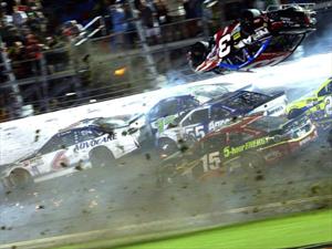 Impactante accidente en la NASCAR Sprint Cup Series 2015
