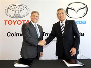 Toyota y Mazda firman contrato de coinversión en México
