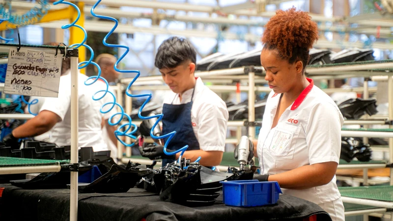 Crece la participación de las mujeres en la industria y en el uso de motocicletas en Colombia