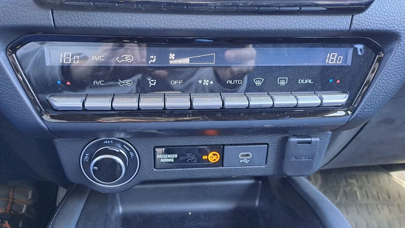 Despuñes de las manijas mecánicas, China  quiere más comandos físicos en sus automos