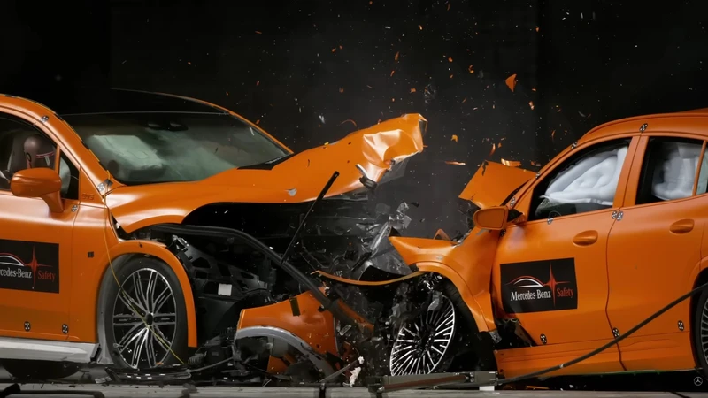 Video: esto es lo que pasa cuando se chocan dos autos eléctricos