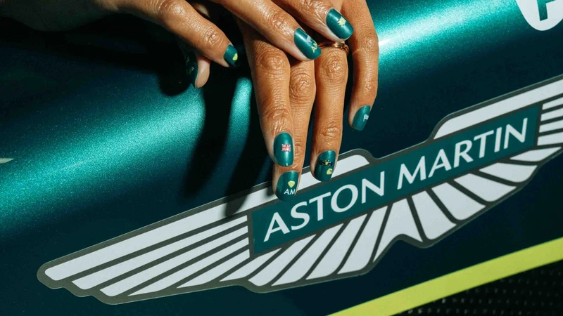 Así son los stickers de gel inspirados en el icónico verde de Aston Martin F1