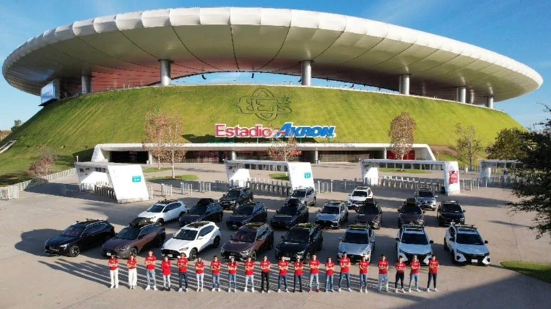 MG entrega autos a futbolistas de las Chivas
