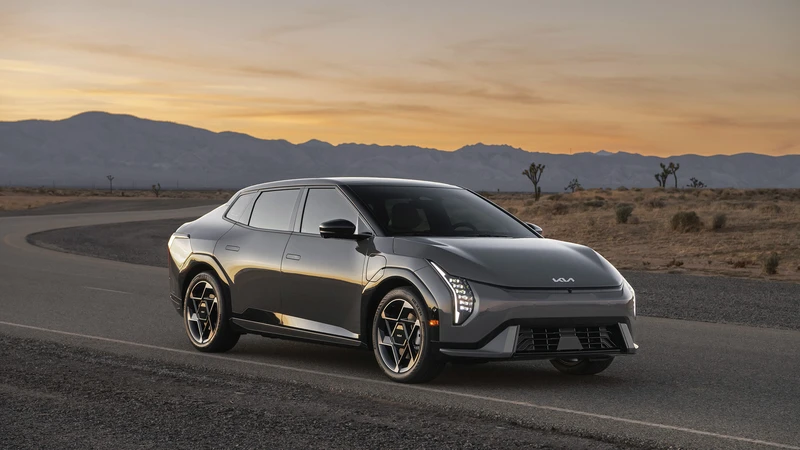 Kia EV4 2026: el hermano eléctrico del K4 quiere ser igual de exitoso, pero sin consumir gasolina