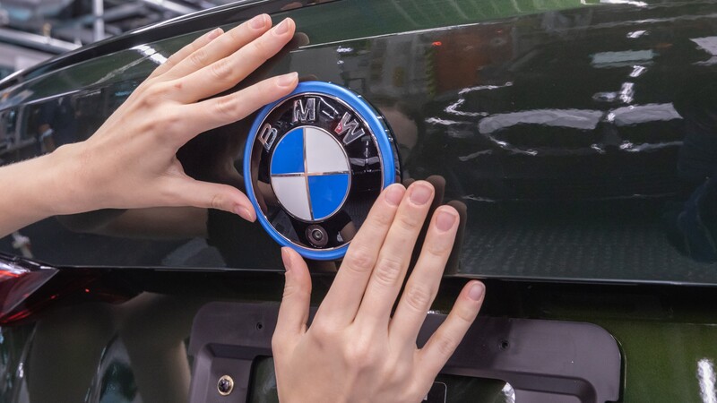 BMW Group pretende que antes de 2030 la mitad de sus autos vendidos sean eléctricos