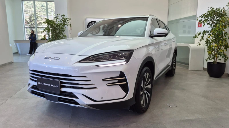 BYD presentó versión de entrada de su segundo modelo híbrido más exitoso