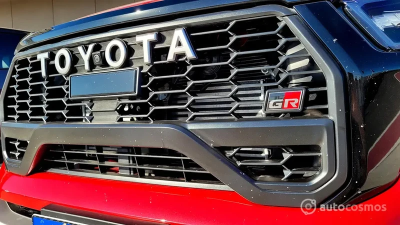 Toyota Hilux GR Sport podría ir contra la Ranger Raptor
