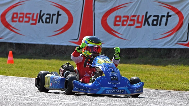 Mateo Gómez: colombiano de 11 años es campeón internacional de Easykart 60 en Italia