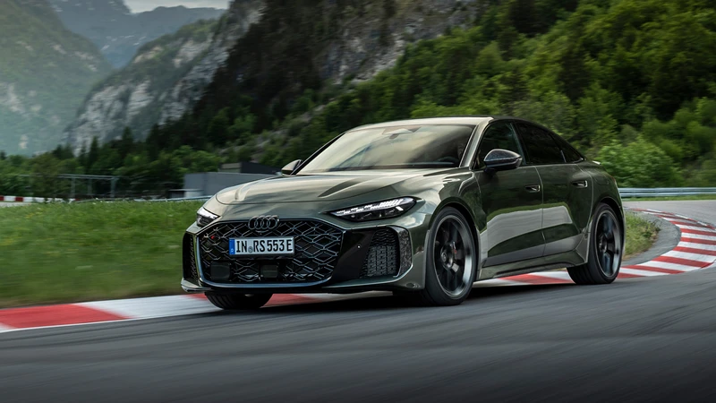 Audi RS 5 llega con tecnología híbrida enchufable y tracción quattro mejorada