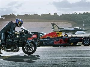 Una carrera épica entre una moto, cuatro autos y dos aviones ¿cuál ganará?