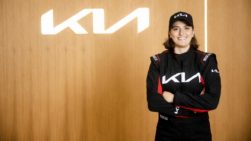 Kia patrocinará a la corredora colombiana Tatiana Calderón