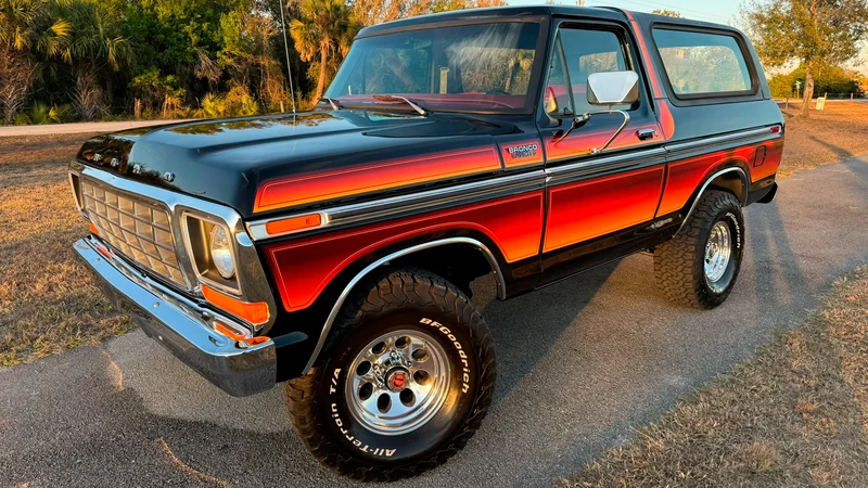 Ford Bronco 1978 restaurado a subasta: V8 clásico y valor de colección