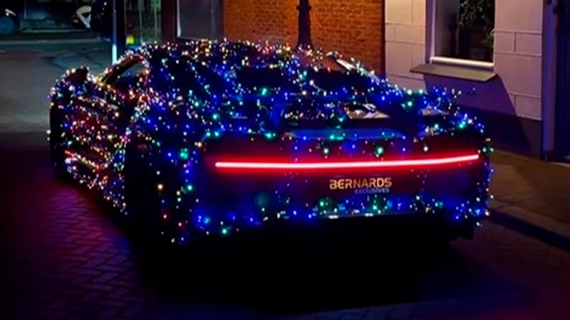 Este Bugatti Chiron se convierte en el árbol de navidad más caro del mundo