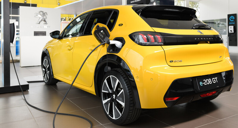¿Es realmente más costoso fabricar un auto eléctrico?