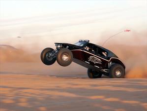 Un buggy de 1,600 hp que vuela por las dunas