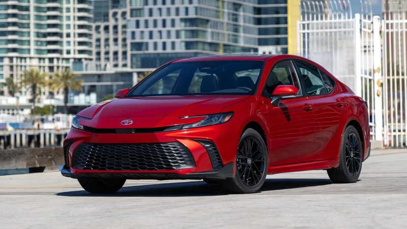 Toyota quiere vender tres modelos fabricados en EE.UU.  en territorio japonés