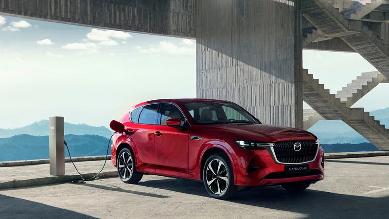 Mazda actualiza el CX-60 con menos versiones y un nuevo interior